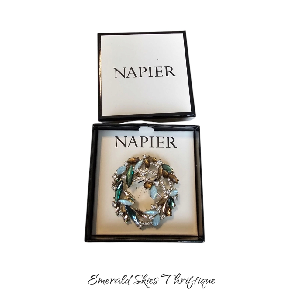 Napier gold‎ tone brooch, new
